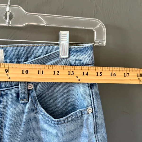 Universal Thread 90s Baggy Distressed‎ High Rise Jeans Light Wash Blue Size 4 - Image 6