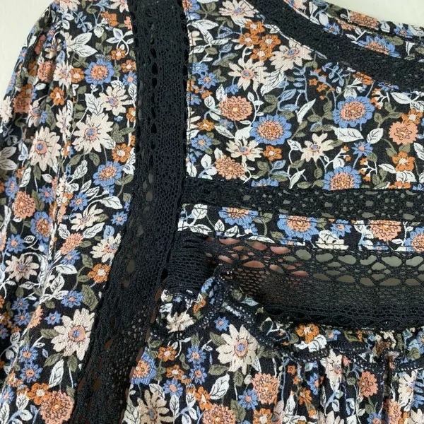 American Eagle Black Floral Lace Trim Long Sleeve Open Tie Back Blouse Size L - Image 6