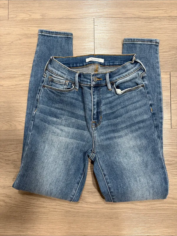 PACSUN High Rise Jegging in Medium Blue with Dark Patch Size 25 - Image 3