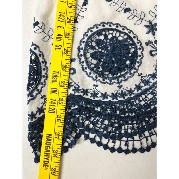 EN CRÈME Blouse‎ Women Medium White Navy Blue Embroidered Crochet Hem V-Neck - Image 8