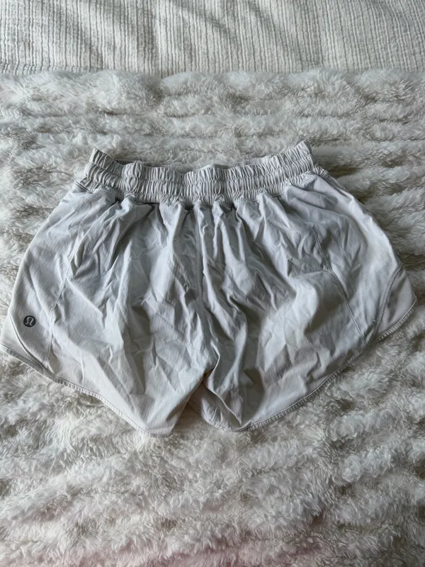 Lululemon Hotty Hot Shorts 4" Low-Rise Size 4 - Image 3