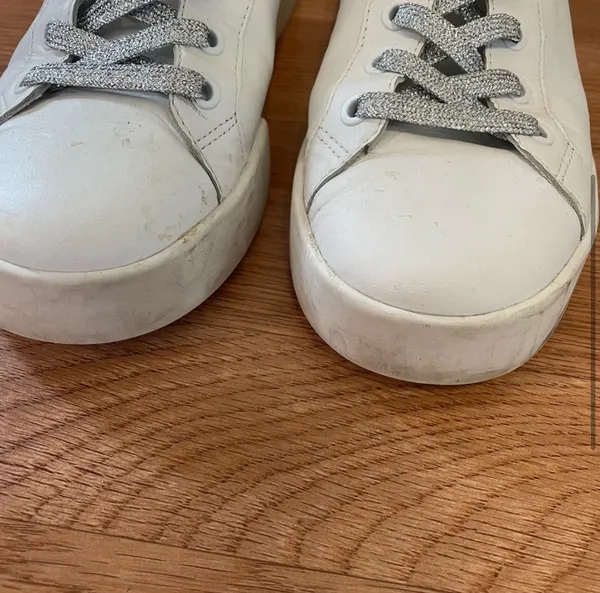 Kenneth Cole Size 8 Sneakers - Image 4