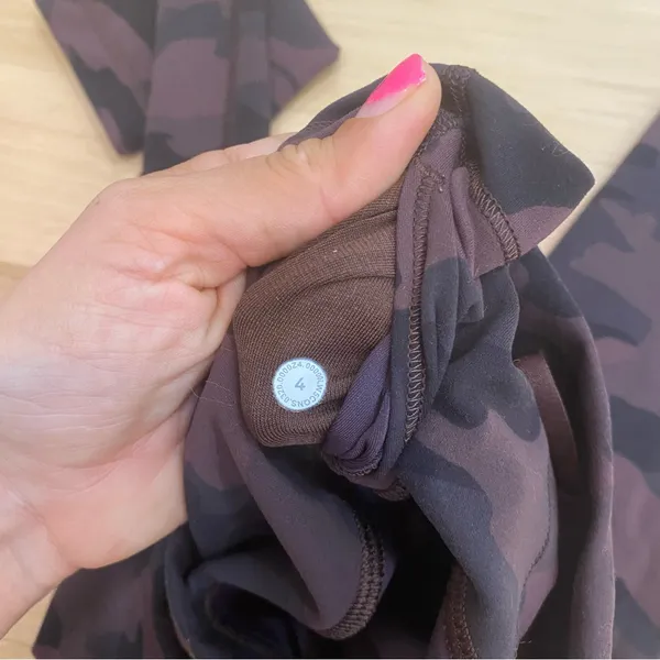 Lululemon Sz 4 camo leggings #activewear - Image 2