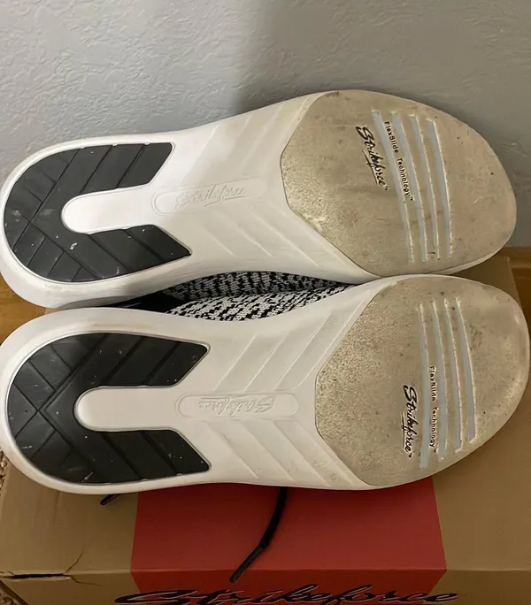Bowling Shoes Size 7.5 - Image 3