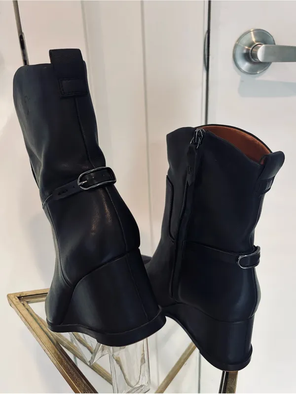 NWOB Franco Sarto Etta Black Leather shark booties wedge size 8M - Image 7