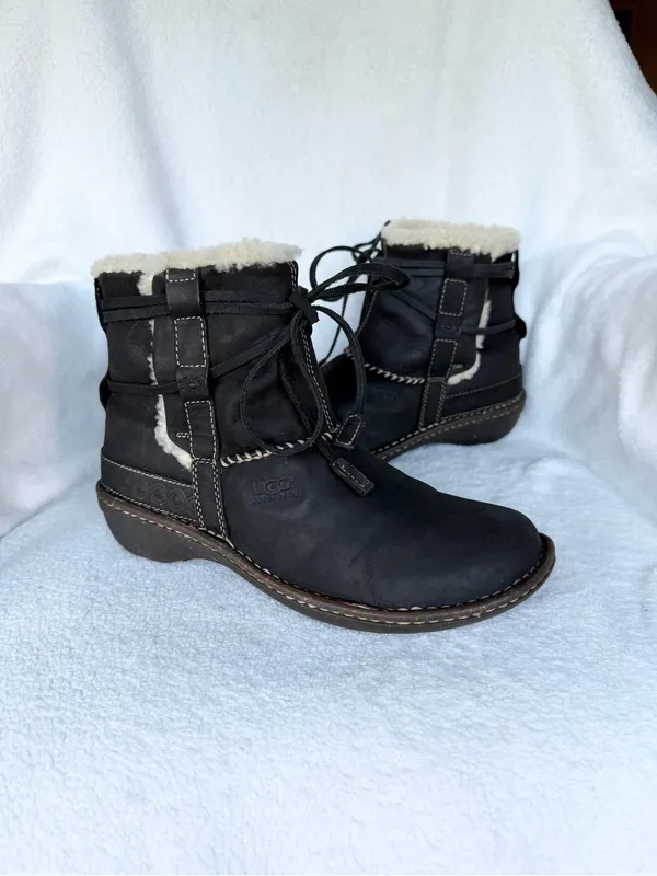 UGG AUSTRALIA COVE S/N 5136 SUEDE LEATHER GENUINE SHEEPSKIN Boots Size 9 Women’s - Image 7