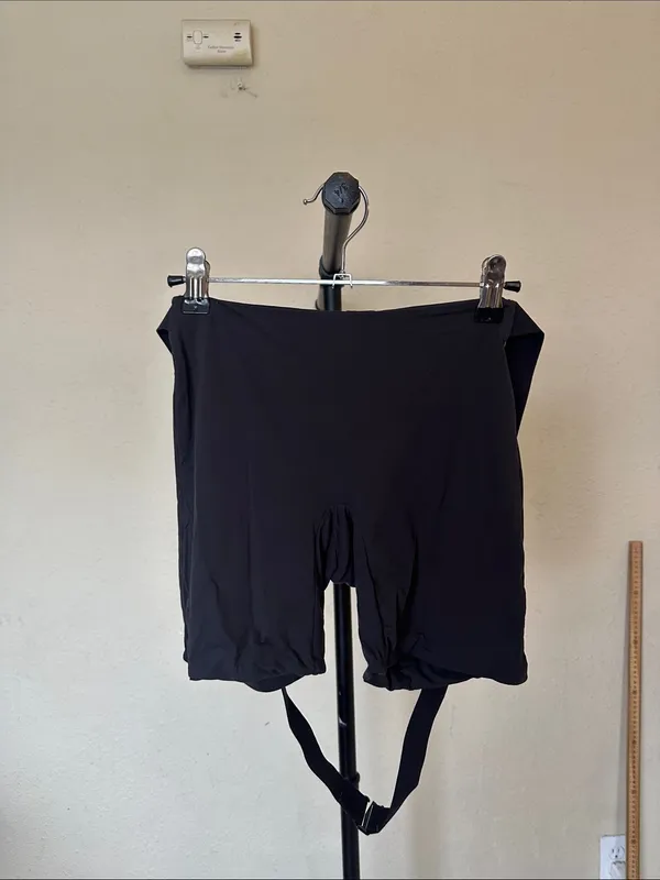 Skims Fits Everybody Wrap Shorts In Onyx S - Image 2