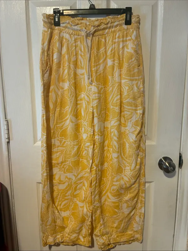 Old Navy High-Waisted Crinkle Gauze Barrel Ankle Pants - Image 4