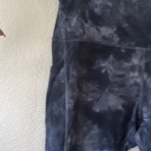 Lululemon high waist leggings with pockets. Size 14 - Image 4