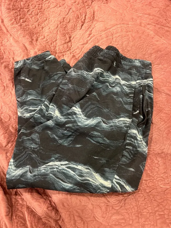 Fabletics Black & Gray Wave-Pattern Jogger Pants - Image 2