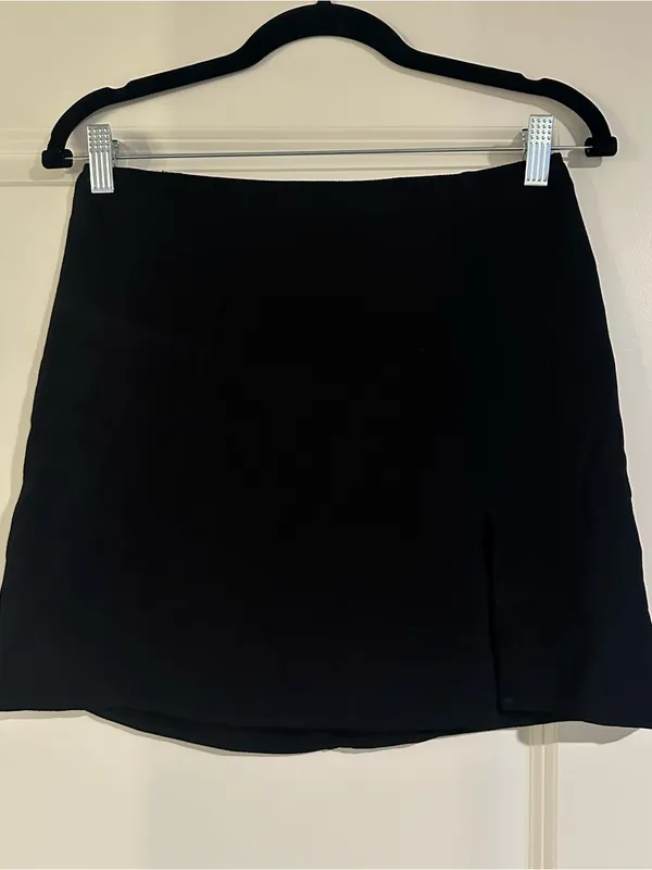 Aritzia | Sunday Best - Black Mini Skirt with Side Slit - Image 2