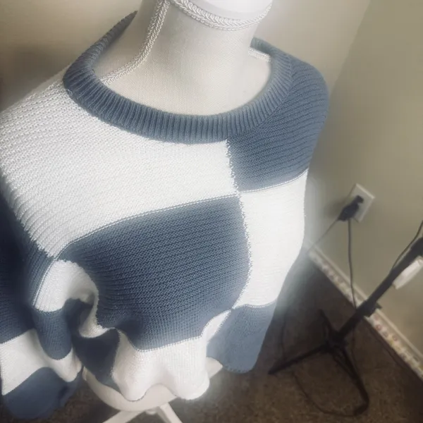 Moon & Madison Checked Crop Sweater Grey/White‎ womens M cotton blend - Image 2