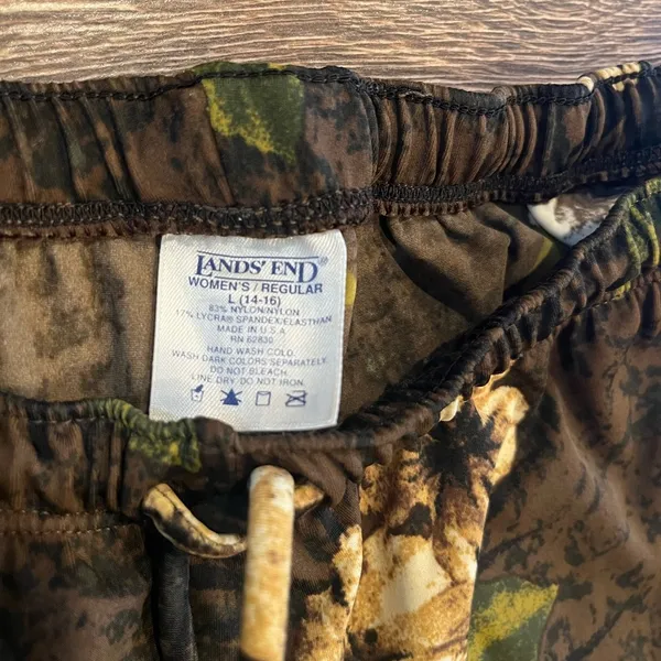 Lands' End Hawaiian print shorts - Image 4