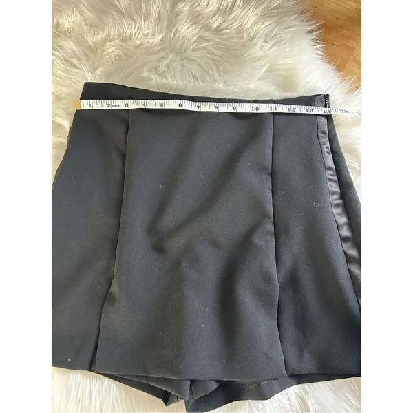 Zara Mini skort with a high waist Invisible back zip closure size M black - Image 7