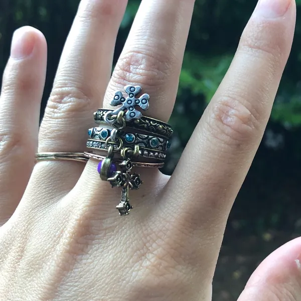 Betsey Johnson Set of 4 Rings Size 6.5 stackable ring - Image 5
