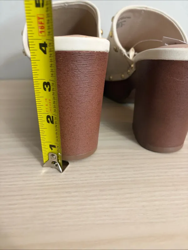 Time and Tru New! Ivory Platform Clog Mules with Gold Studs size 8 - Image 5