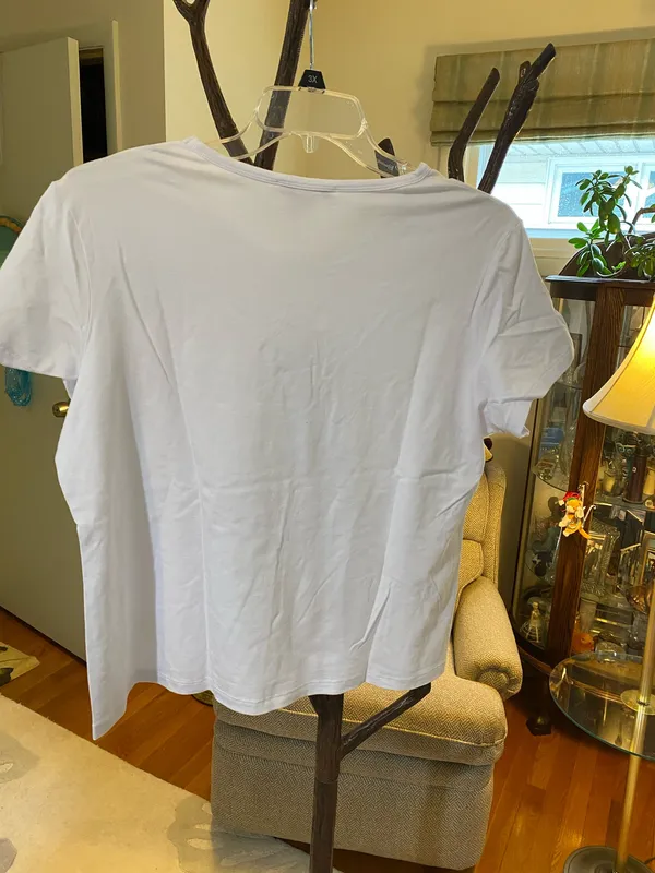 White tee shirt with Leo emblem Size 1X - Image 7