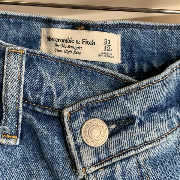 Abercrombie & Fitch The 90s Straight Ultra High Rise Women's Jeans. Size 31/12 - Image 4