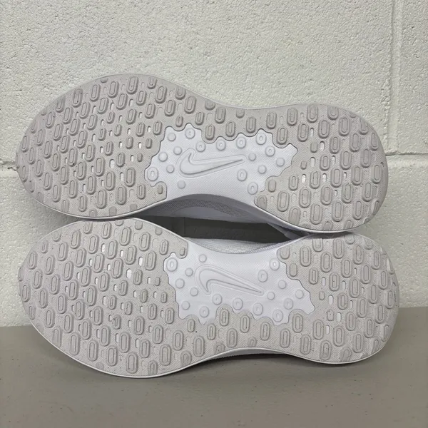 New WMNS 9.5 Nike Revolution 7 Platinum Running Shoes FB2208-100 Sneaker - Image 5