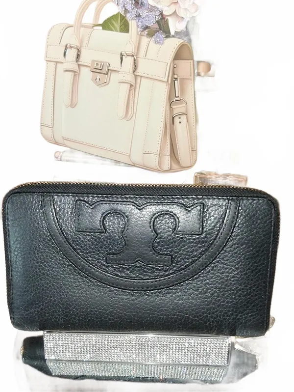 Tory Burch Black Pebbled Leather Zip Wallet with Large Embossed Logo - Image 2