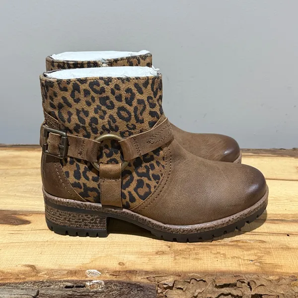 NEW Very Volatile Leather & Leopard Print‎ Harness Bootie Size 8 - Image 6