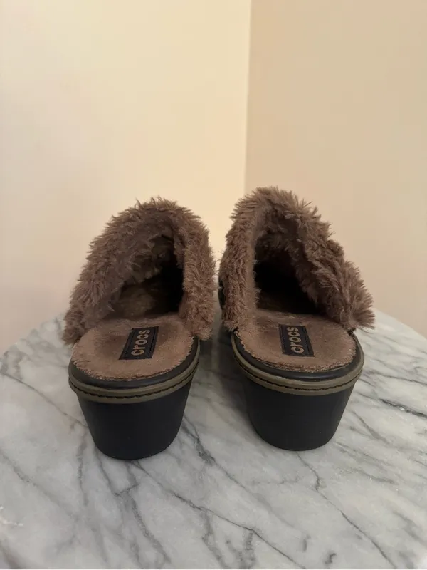 Crocs Cobbler EVA Lined Clogs Women’s Size 6 Black Faux Fur Comfort Shoes - Image 4