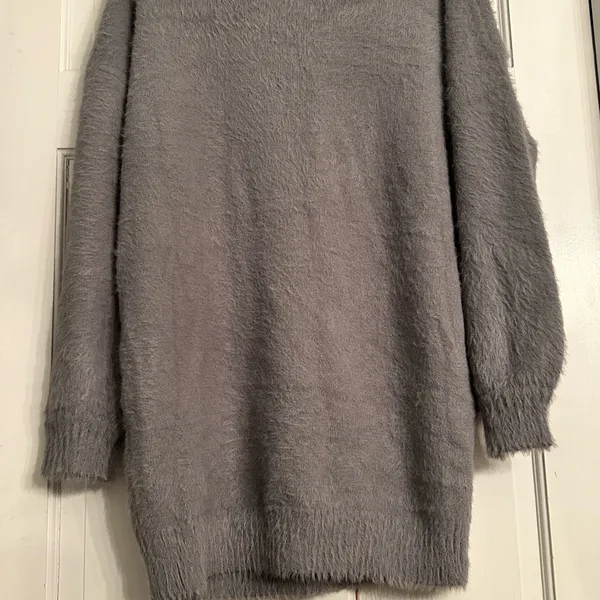 Oversized Cozy Gray Women's Sweater - Image 2