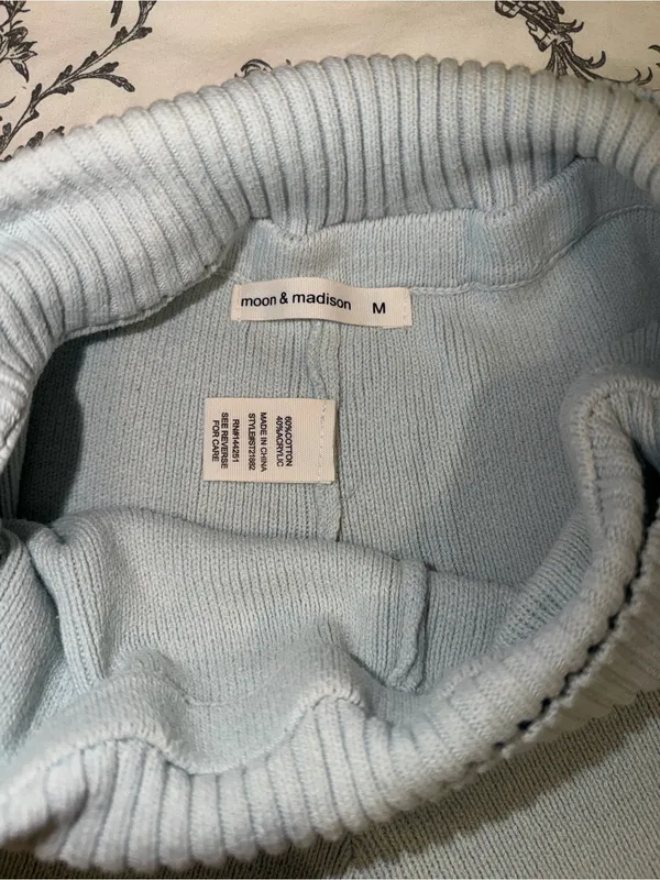 Women’s "2 piece knit Going Offline" lounge Set Sz MD - Image 3