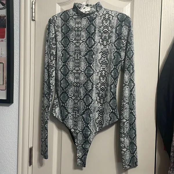 Meshki Gray Snakeskin Long Sleeve Thong Bodysuit Clubcore Going Out Y2K Glam - Image 2