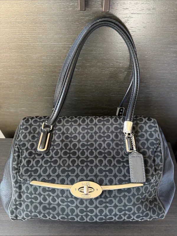 Coach Black Signature Canvas Shoulder Bag - Image 2