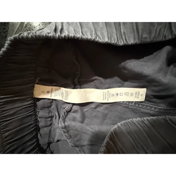 Lululemon Beyond the Studio Cargo‎ Pants Grey Lyocell Joggers Womens Size 2 - Image 4