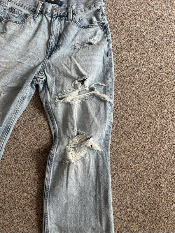 Aeropostale Light Wash Distressed High rise Baggy Jeans size 6 short - Image 5