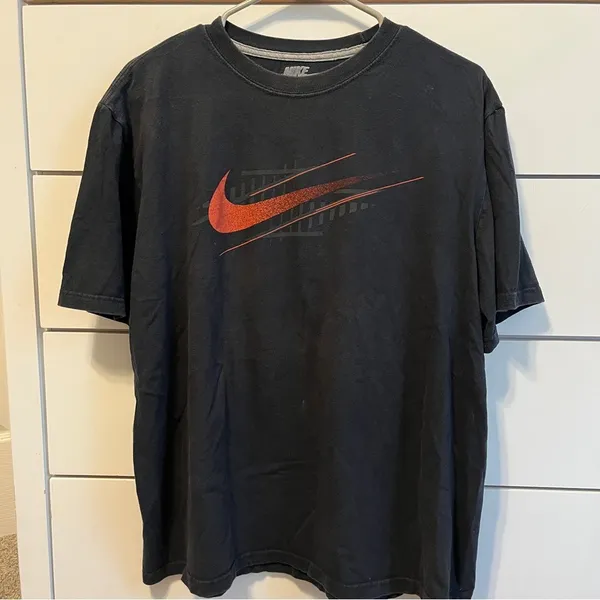 Vintage Nike Graphic T Shirt - Image 2