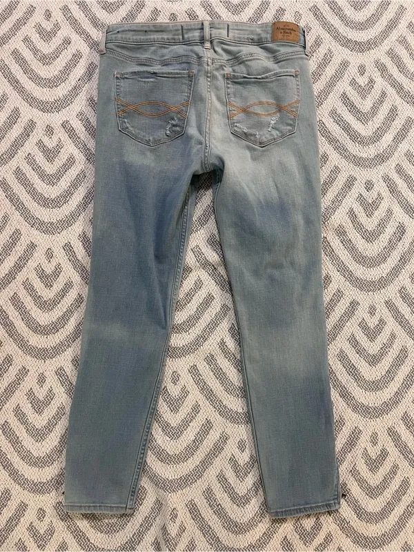 ABERCROMBIE & FITCH Women’s Distressed Skinny Fit Light Wash Blue Denim Jeans 10 - Image 5
