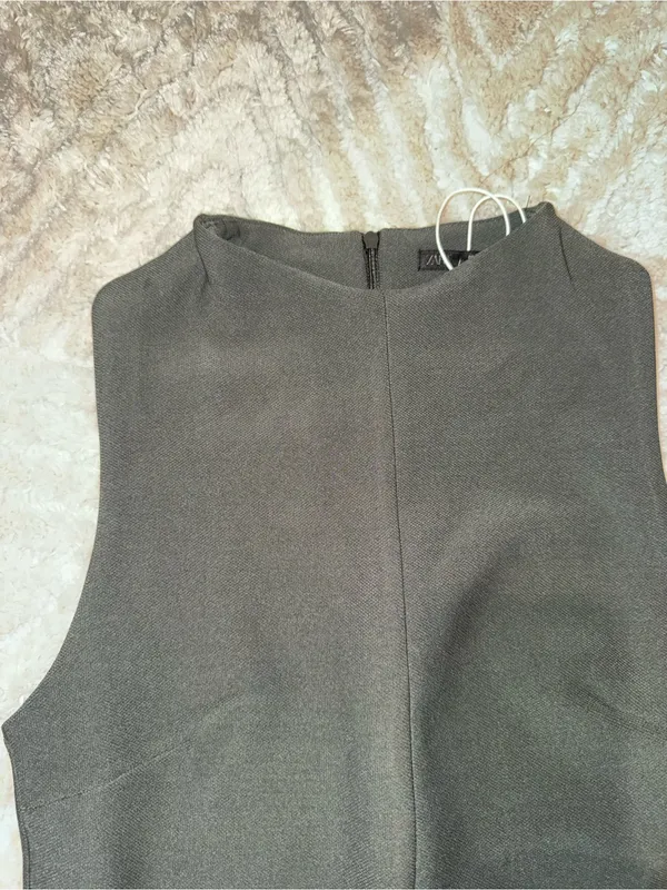 NWOT Sleek Sleeveless Shift Dress in Dark Green - Image 2