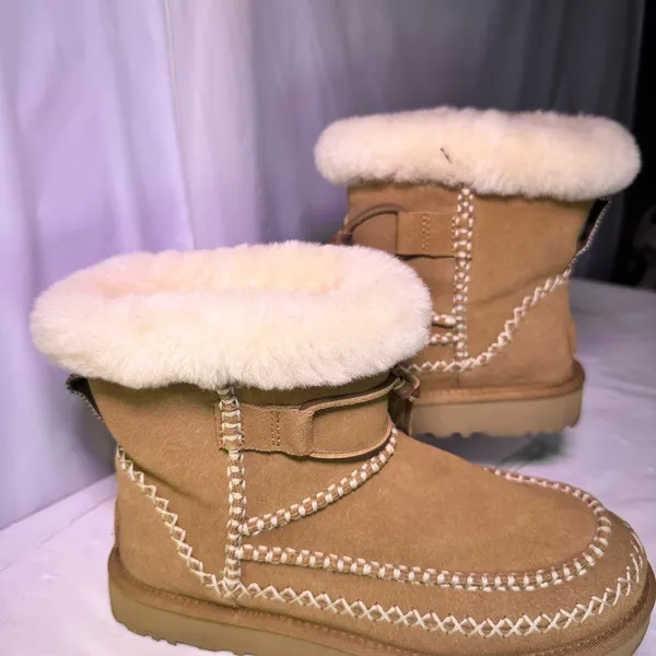 UGG Tan Winter Boots with Cream Fur - Image 2
