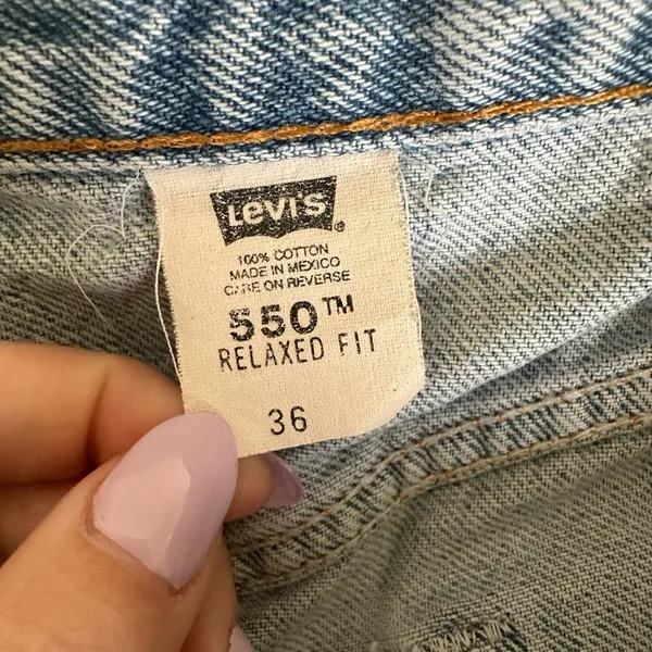 Levi’s Cutoff Raw Hem Shorts - Image 4