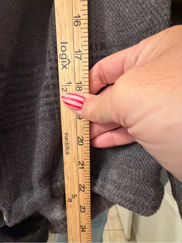 Vintage Havana Gray Plaid Crewneck Sweater with Drawstring - Image 7