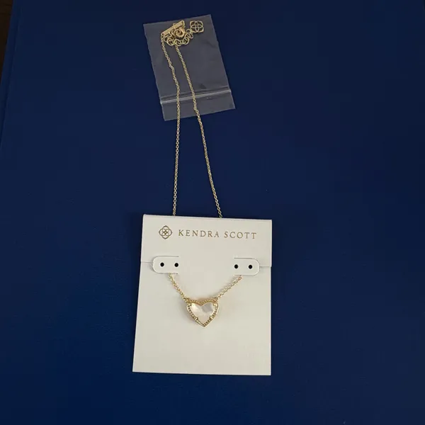 Kendra Scott Gold Necklace - Image 3