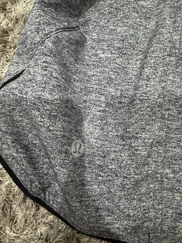 Lululemon Shorts Hotty Hot Reversible black/gray - Image 6