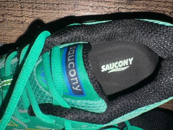 Saucony Running Shoes youth 6.5 - Image 4