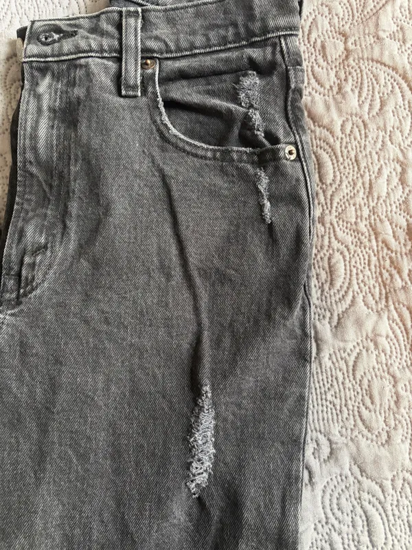 Abercrombie ultra high rise 90s straight Jeans - Image 3