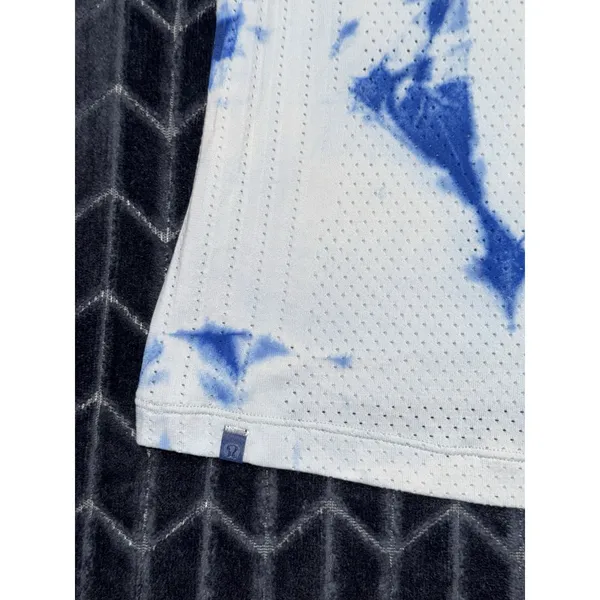 Lululemon Women's Train to Be Short Sleeve Regatta Blue Tie Dye Sz 6 - Image 3