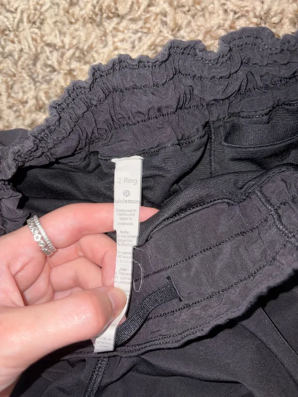 Lululemon Shorts Hotty Hot 2.5" Black - Image 4