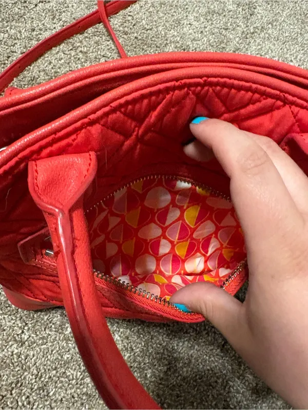 (Vera Bradley) Quilted Red Day Off Crossbody Bag: 9” x 10” - Image 7