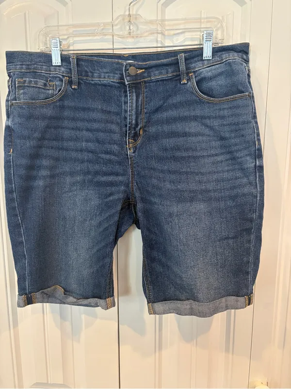 Old navy jean Bermuda shorts size 14 - Image 3
