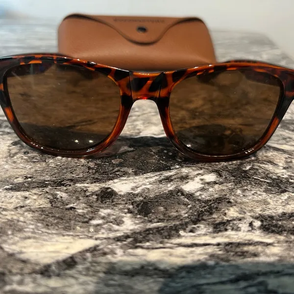 Tortoise Shell Sunglasses Brown - Image 3