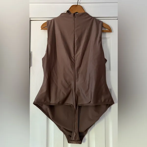 Skims Elegant Brown Disco Mock neck Sleeveless Bodysuit Size 3X NWT‎ - Image 2