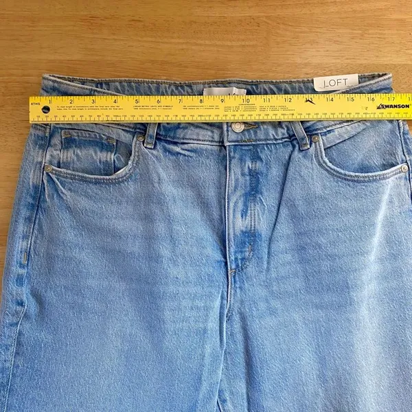 NWT Loft the relaxed straight mid rise curvy Destructed mid Wash Size 31 / 12 - Image 5