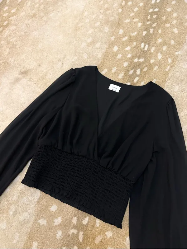 Wilfred Aritzia Wistful Blouse Black Size M Smocked V Neck Sheer Sleeve - Image 5